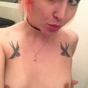Nacktfoto Selfie Von Ihren Titten