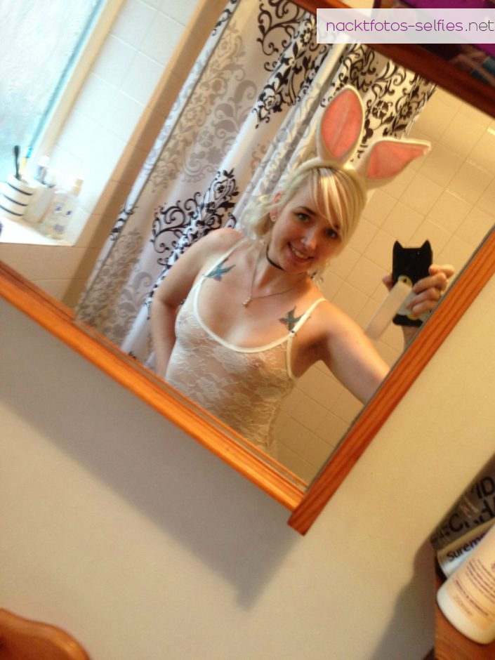 Playboy Bunny Selfie Transparentes Oberteil Sexy