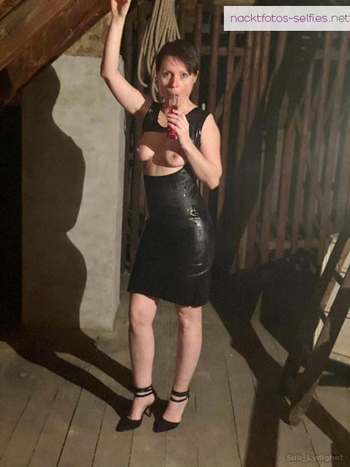 Latexkleid Sklavin Amateur Foto Titten